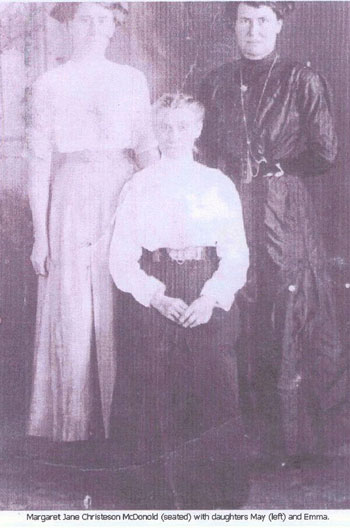 Picture of Margaret Jane Christeson McDonold with daughters May and Emma